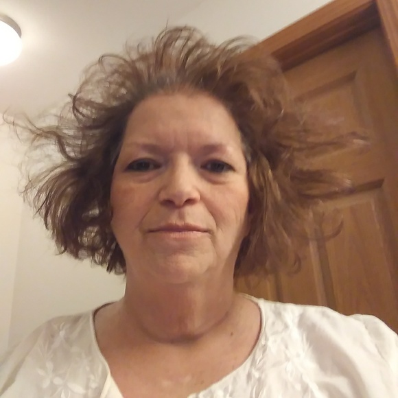 Meet your Posher, Carol - Picture 1 of 1